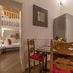 Testaccio Cozy Apartment with Terrace